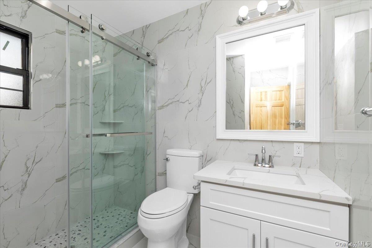 #15 photo, 245 Garfield Avenue, Mineola , NY 11501