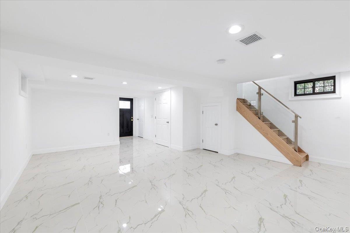 #19 photo, 245 Garfield Avenue, Mineola , NY 11501