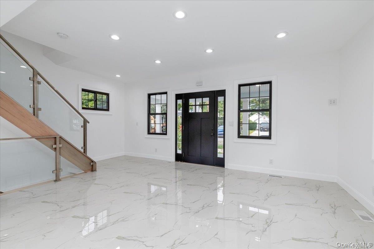 #4 photo, 245 Garfield Avenue, Mineola , NY 11501