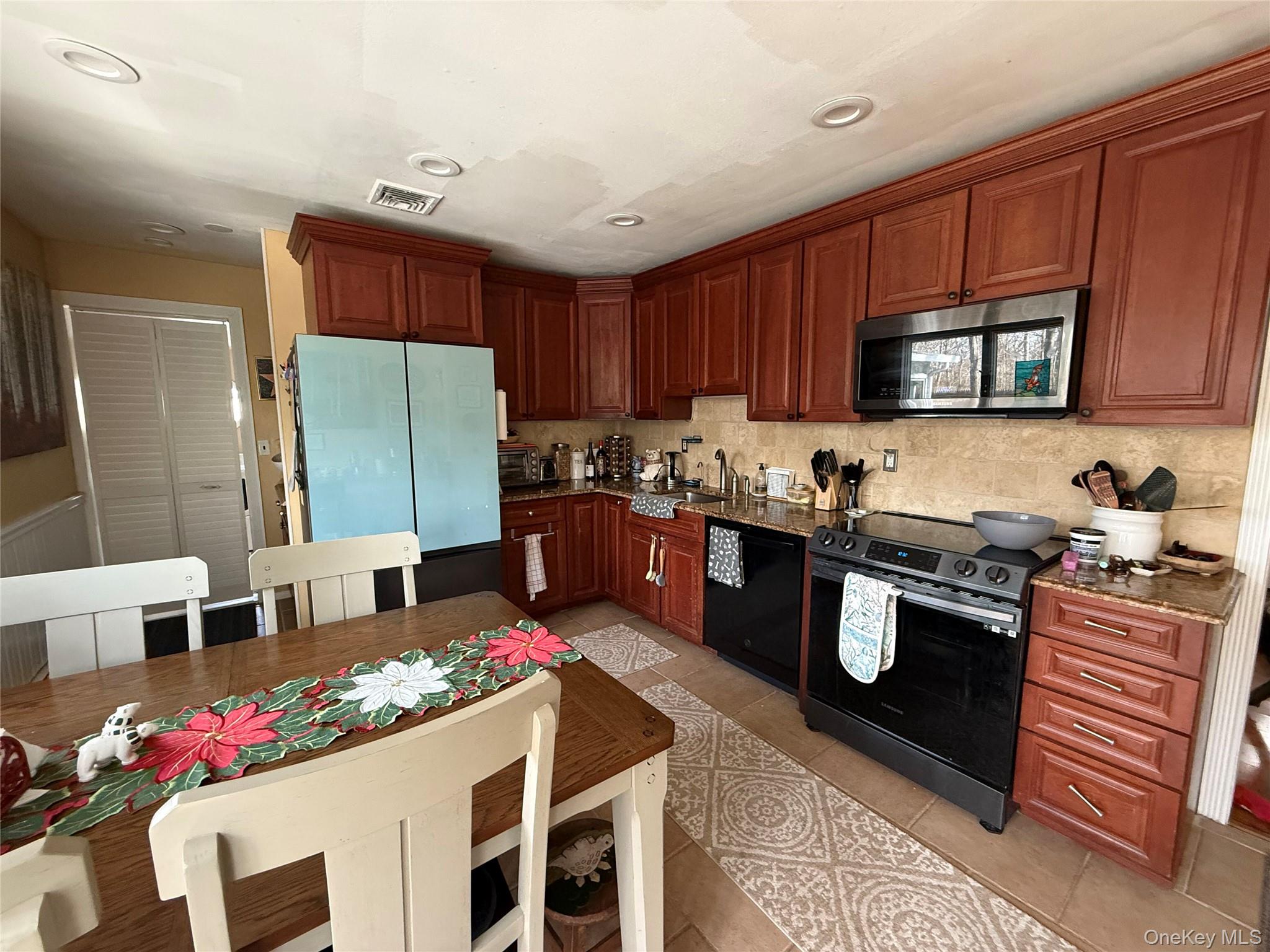 #6 photo, 32 Bellview Avenue, Саффолк ‖ Brookhaven , NY 11719