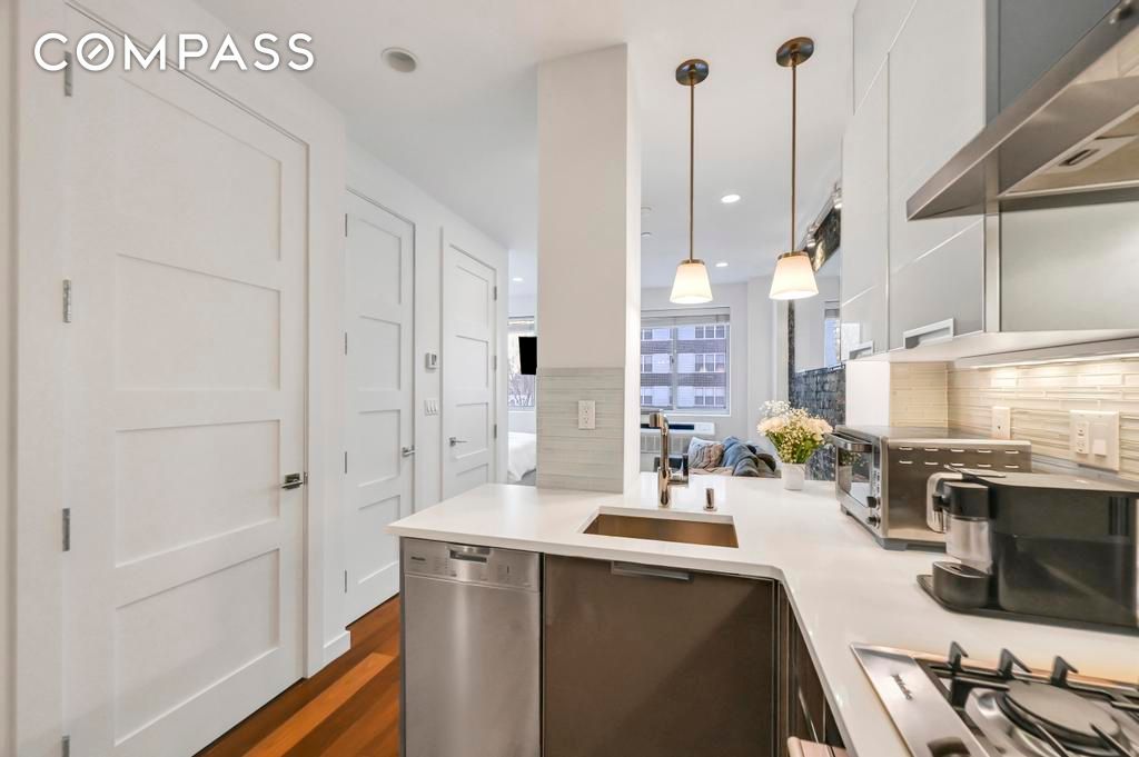 #8 photo, 148 E 19th Street, מנהטן Gramercy Park , NY 10003