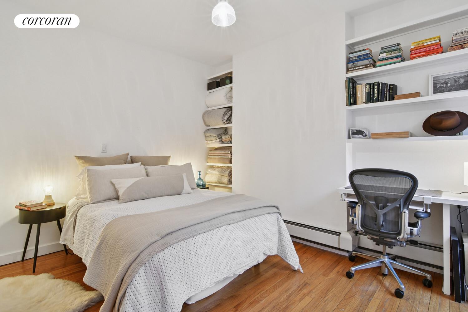 #7 photo, 216 E 7TH Street, Манхэттен ‖ East Village , NY 10009