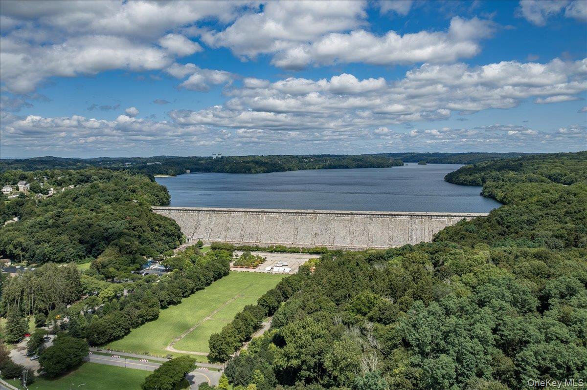 #12 photo, 110 Virginia Road, White Plains , NY 10603