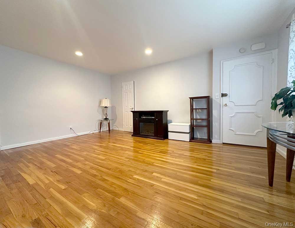 #5 photo, 251-19 61st Avenue, Little Neck , NY 11362