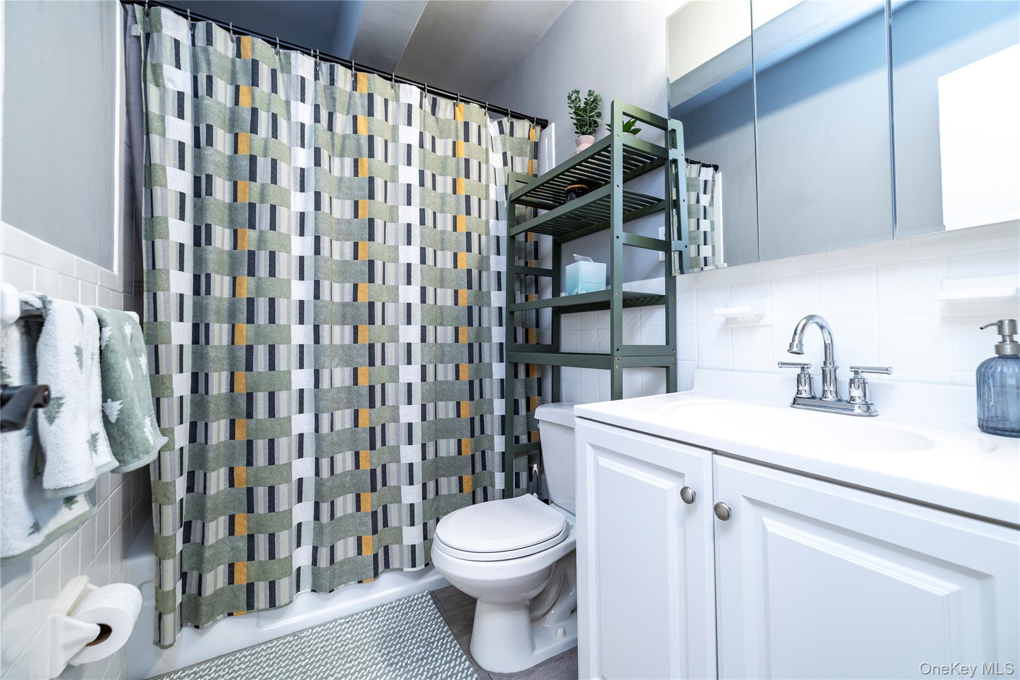 #10 photo, 280 Guy Lombardo Avenue, Freeport , NY 11520