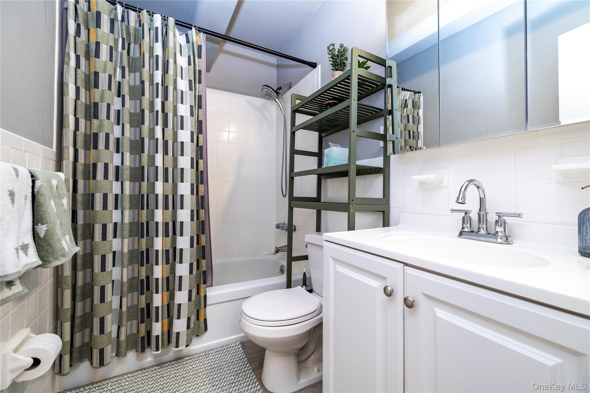 #11 photo, 280 Guy Lombardo Avenue, Freeport , NY 11520