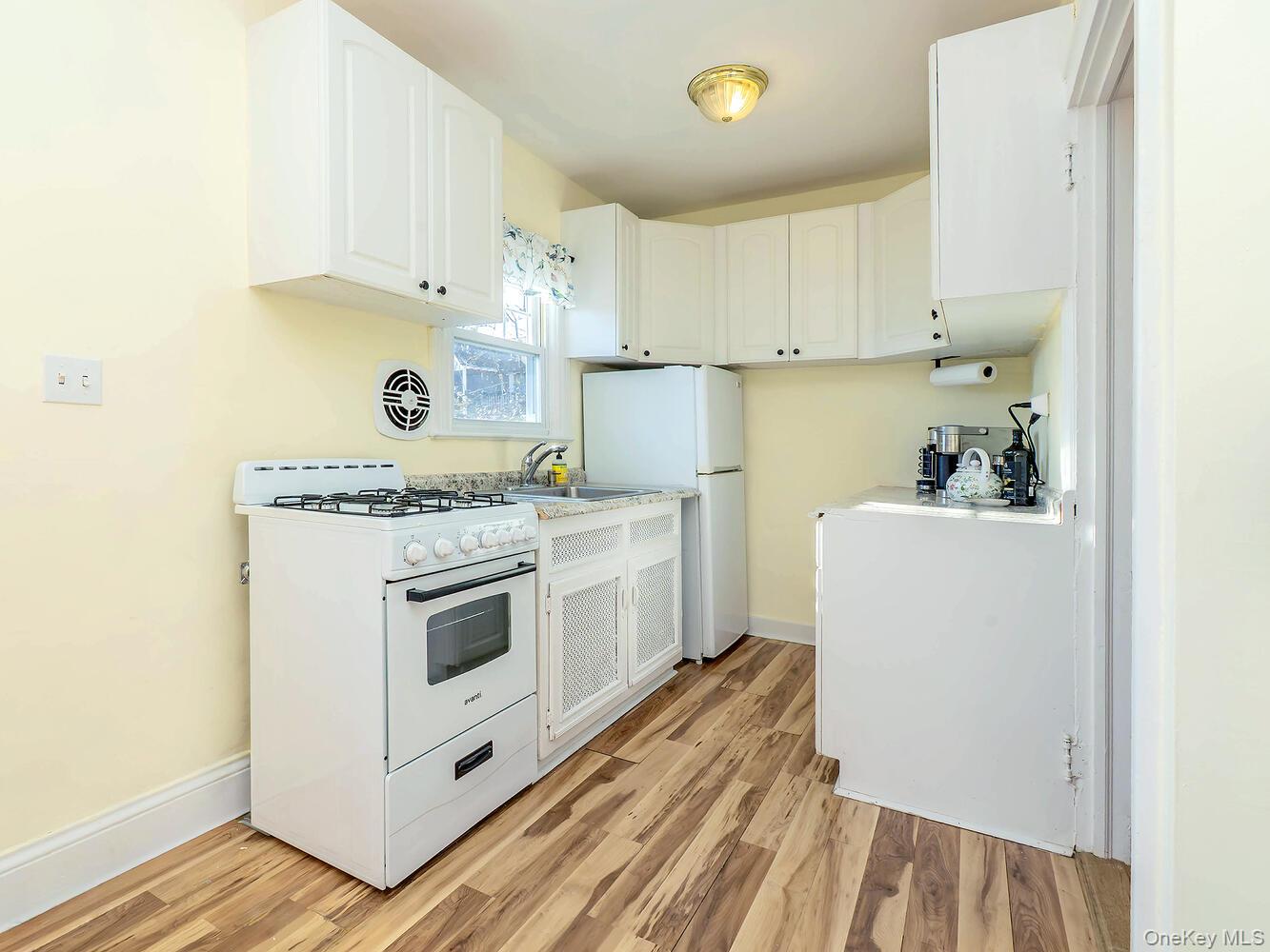 #15 photo, 133 16th Avenue, Sea Cliff , NY 11579