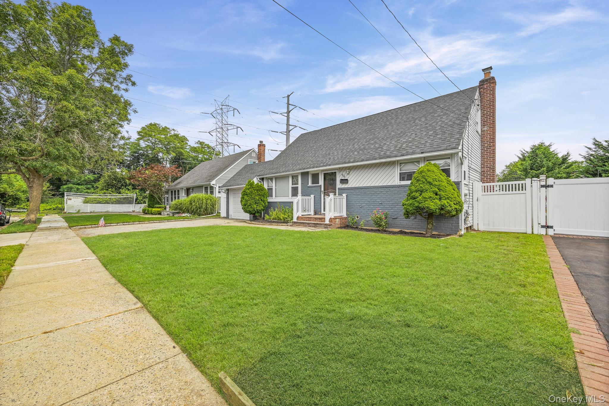 #2 photo, 96 S Windhorst Avenue, Bethpage , NY 11714