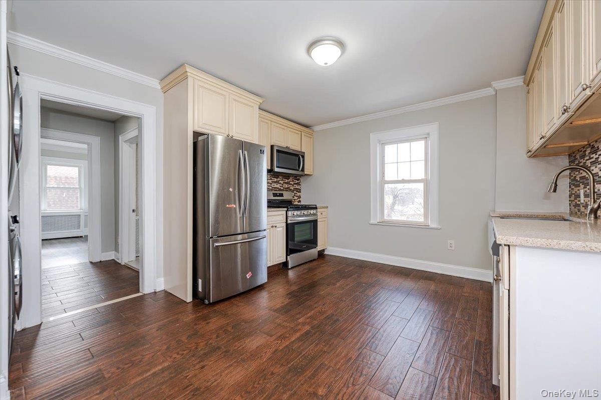 #17 photo, 523 Bayview Avenue, Cedarhurst , NY 11516