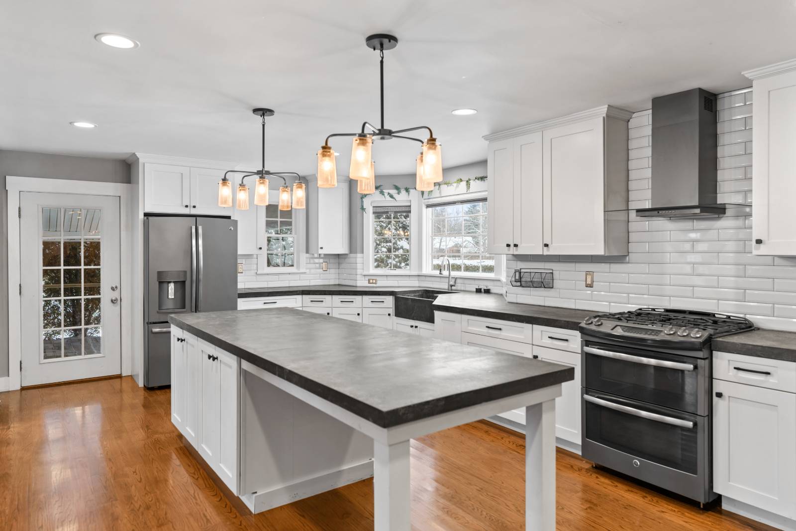 #10 photo, 9 Van Dyke, Amsterdam , NY 12010