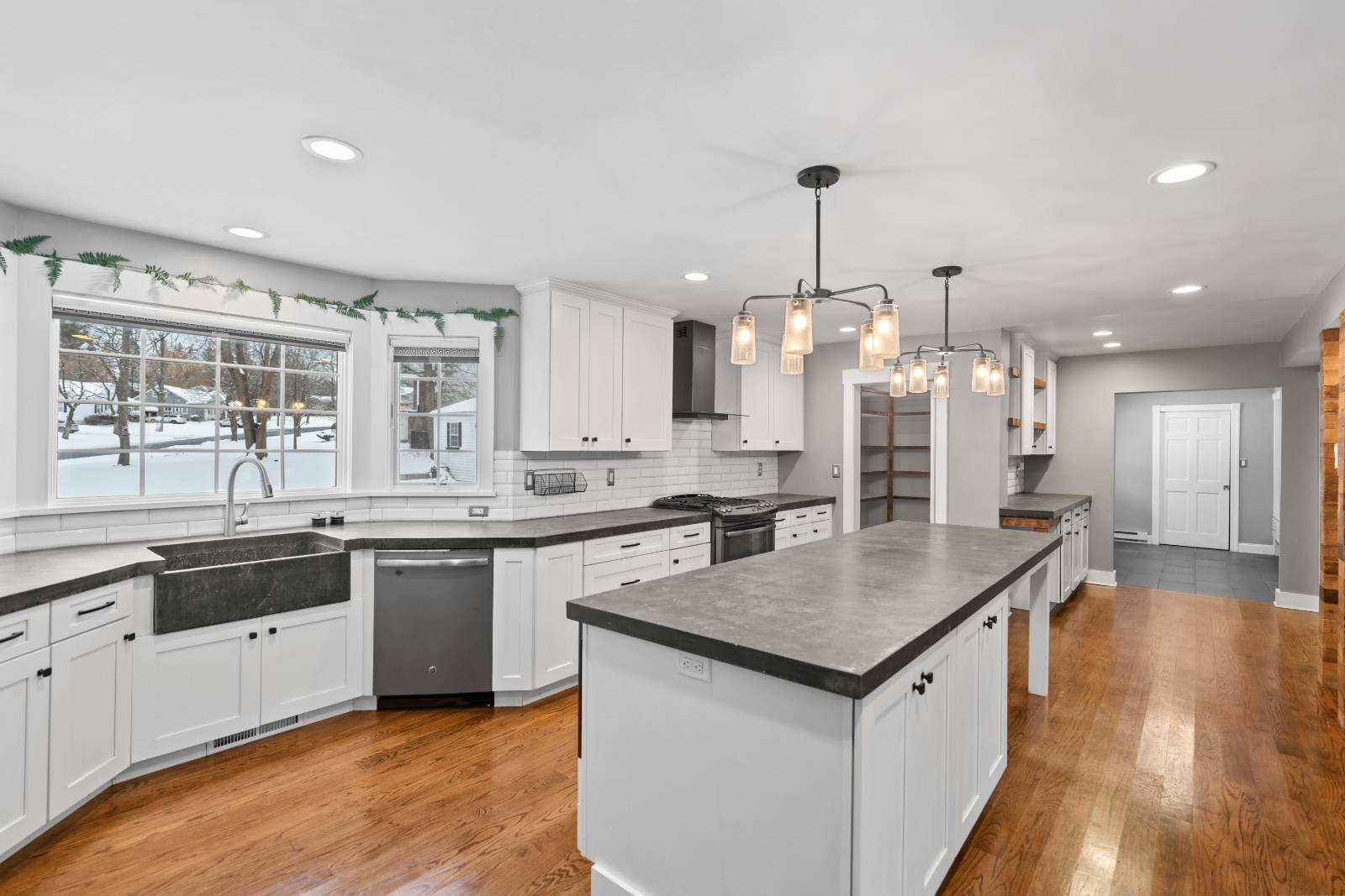 #12 photo, 9 Van Dyke, Amsterdam , NY 12010