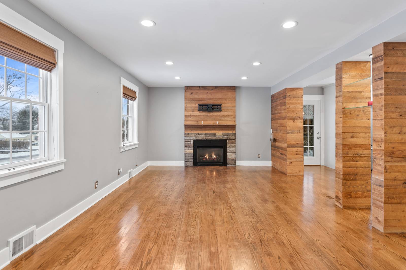 #6 photo, 9 Van Dyke, Amsterdam , NY 12010