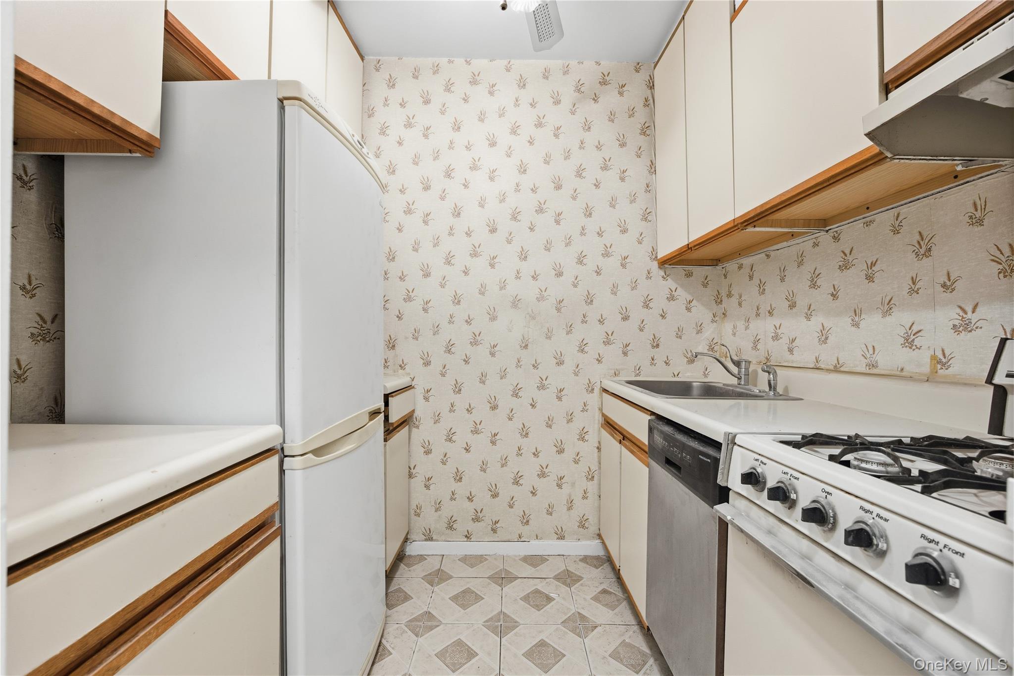 #10 photo, 110-45 Queens Blvd, Forest Hills , NY 11375