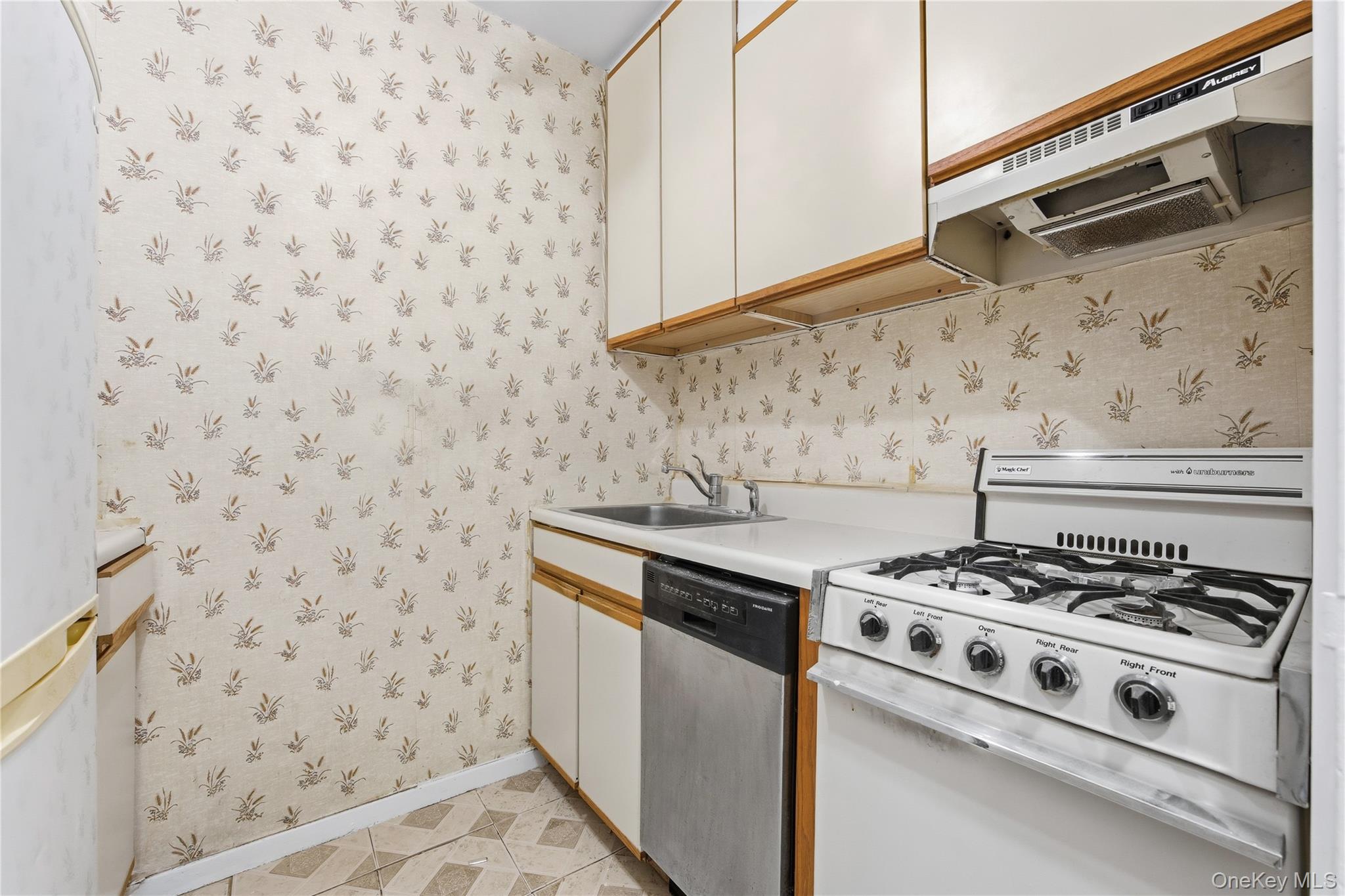 #12 photo, 110-45 Queens Blvd, Forest Hills , NY 11375