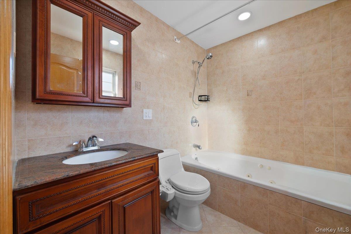 #19 photo, 8132 265th Street, 皇后区 Glen Oaks , NY 11004