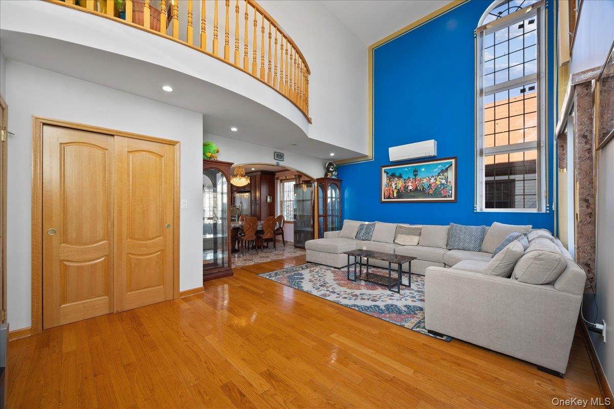 #4 photo, 8132 265th Street, 皇后区 Glen Oaks , NY 11004