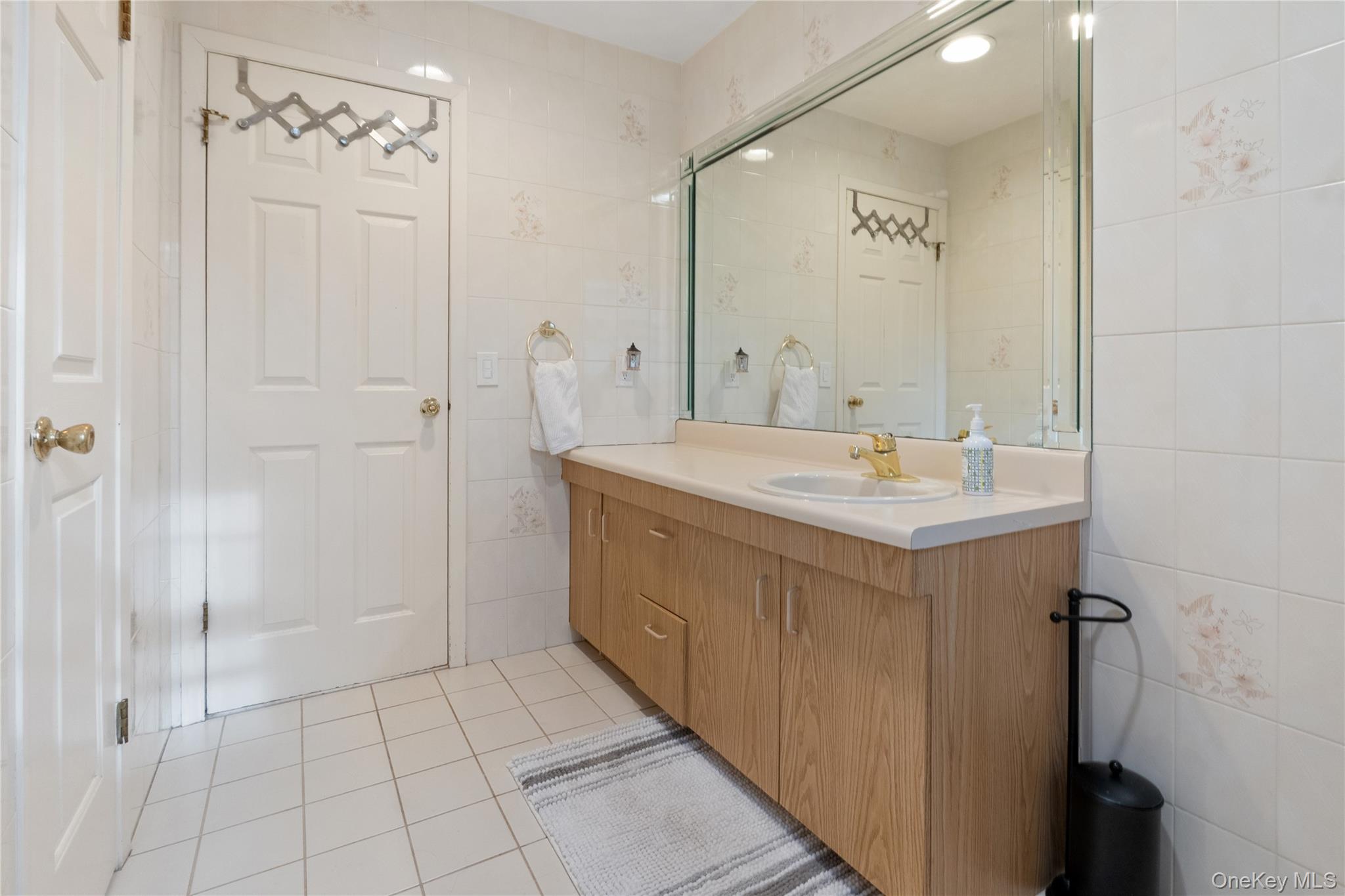 #18 photo, 25 CHEROKEE RD, Call Listing Agent , NJ 08816