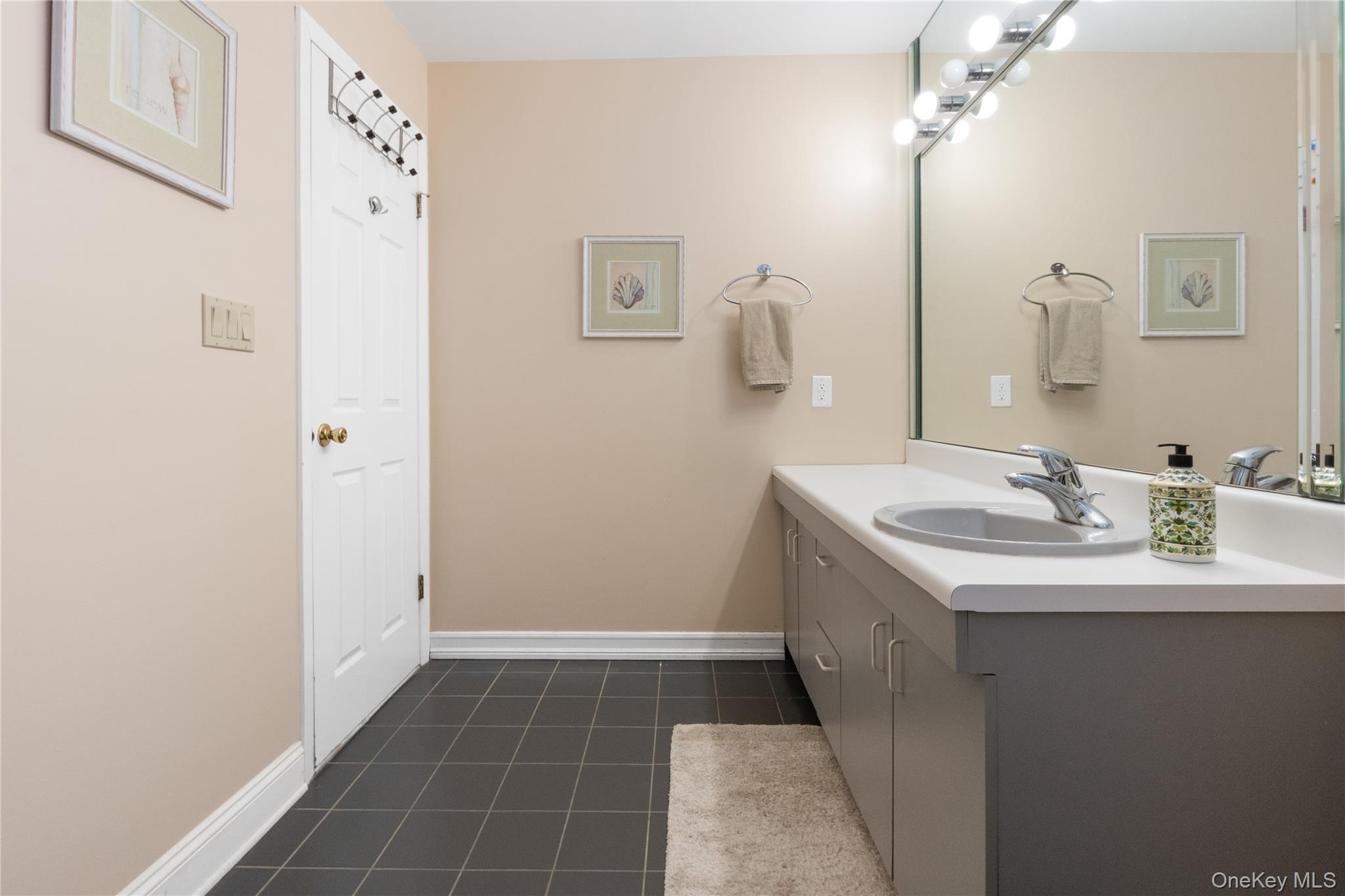 #20 photo, 25 CHEROKEE RD, Call Listing Agent , NJ 08816