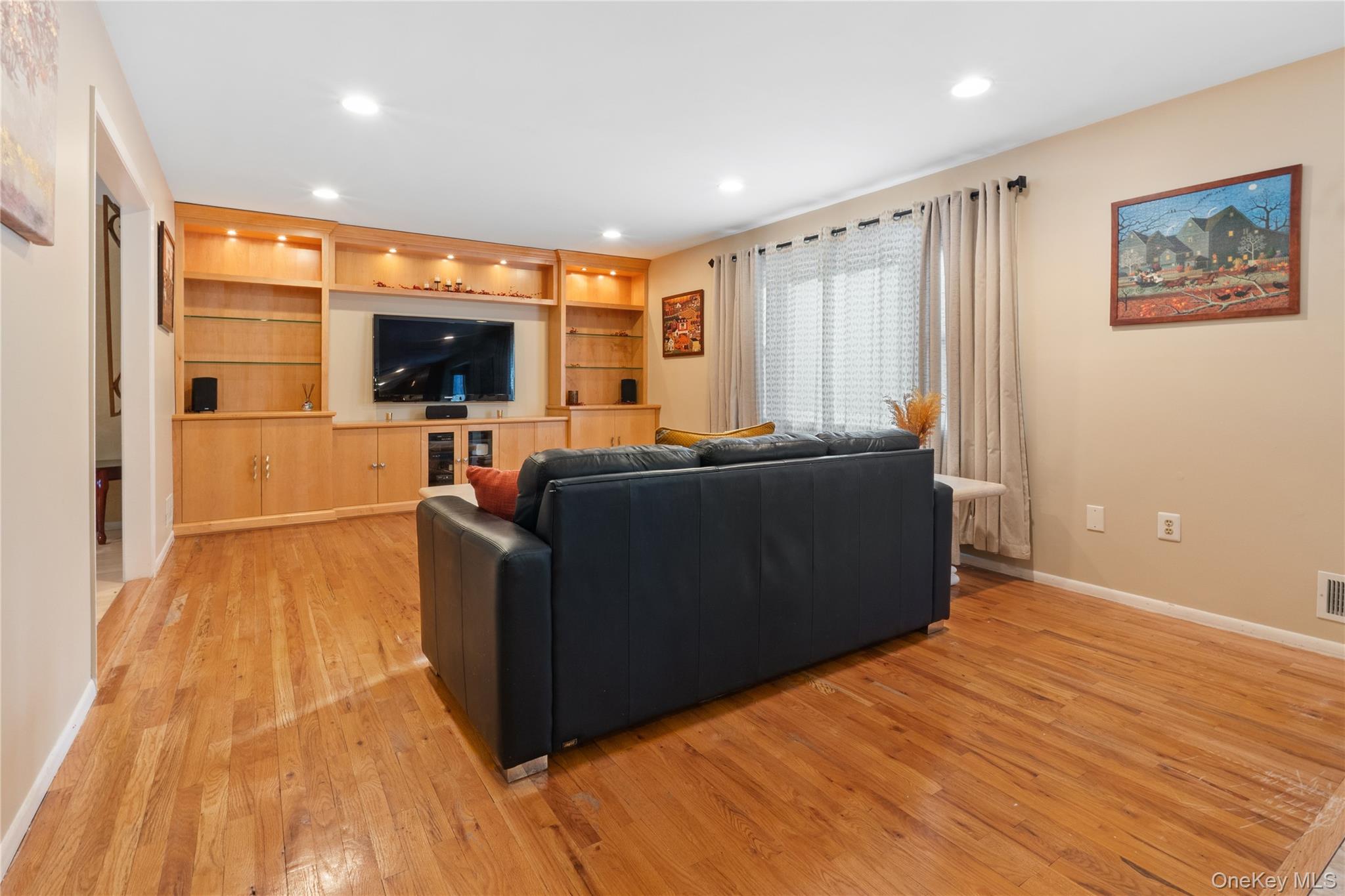 #4 photo, 25 CHEROKEE RD, Call Listing Agent , NJ 08816