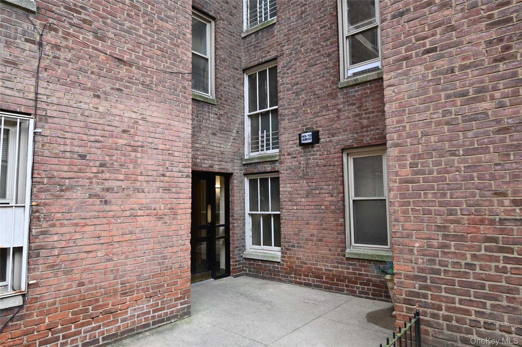 #5 photo, 43-10 48TH Avenue, Woodside , NY 11377