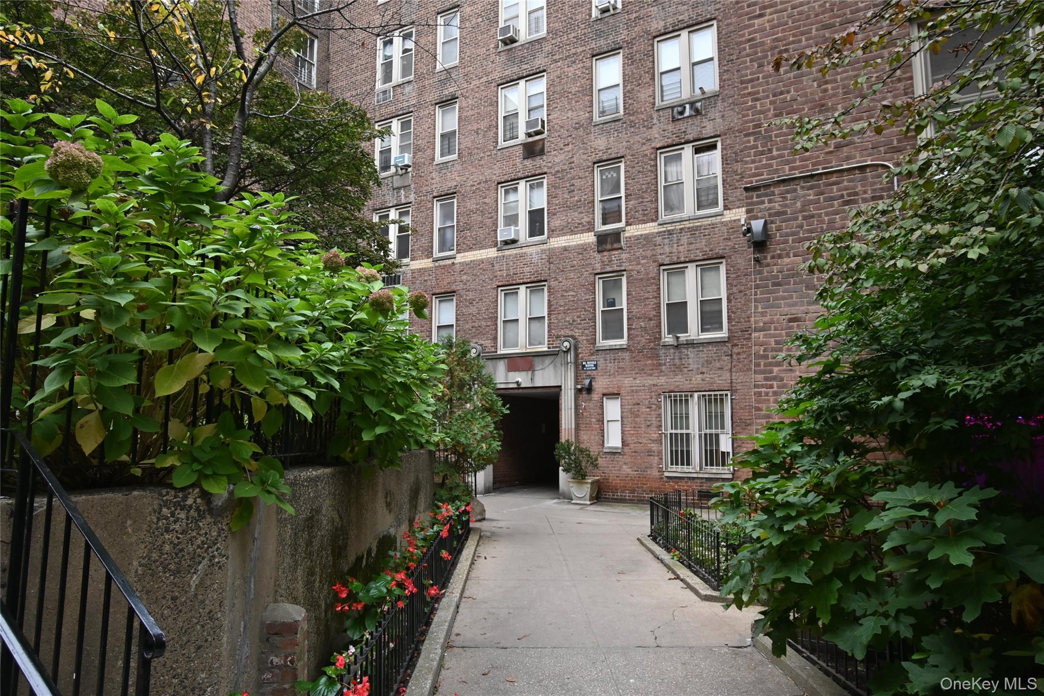 #8 photo, 43-10 48TH Avenue, Woodside , NY 11377