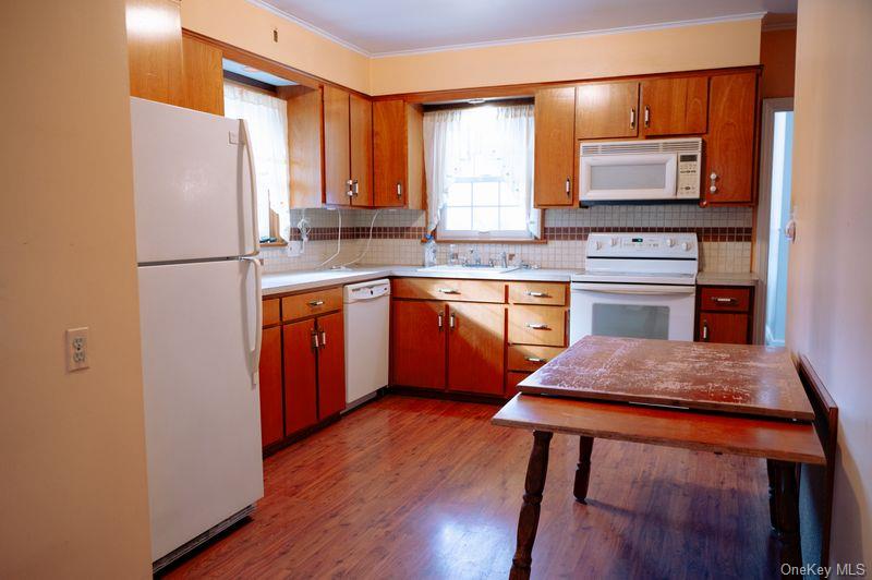 #2 photo, 21 McCall Place, Middlehope , NY 12550