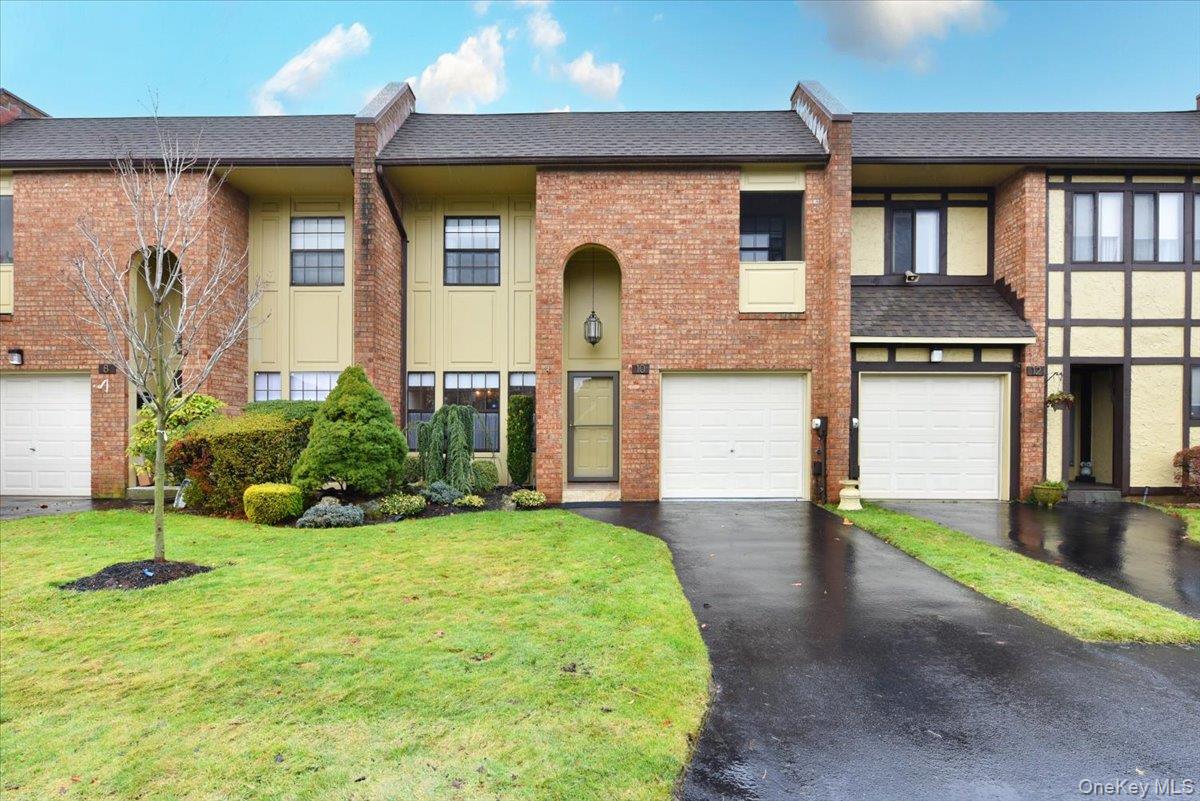 #1 photo, 10 Southgate Circle, Massapequa Park , NY 11762