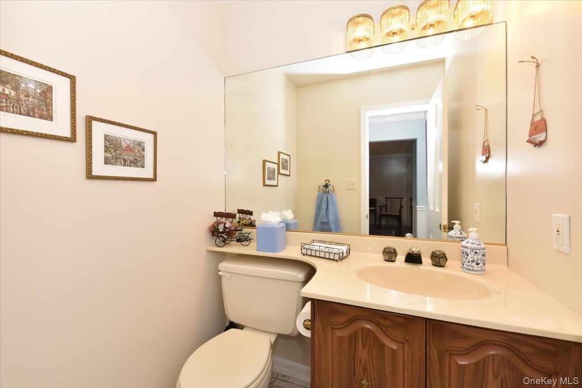 #16 photo, 10 Southgate Circle, Massapequa Park , NY 11762