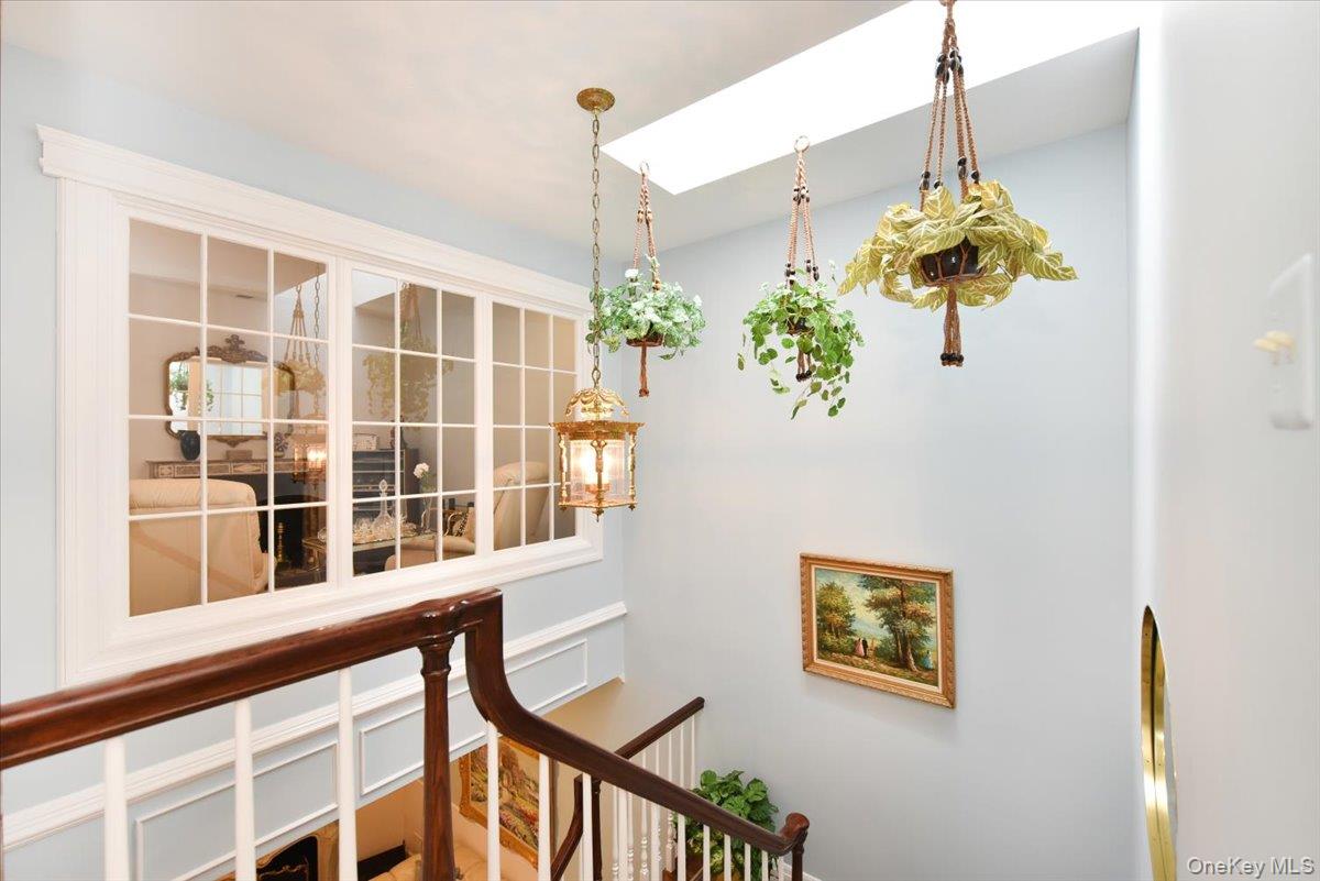 #19 photo, 10 Southgate Circle, Massapequa Park , NY 11762