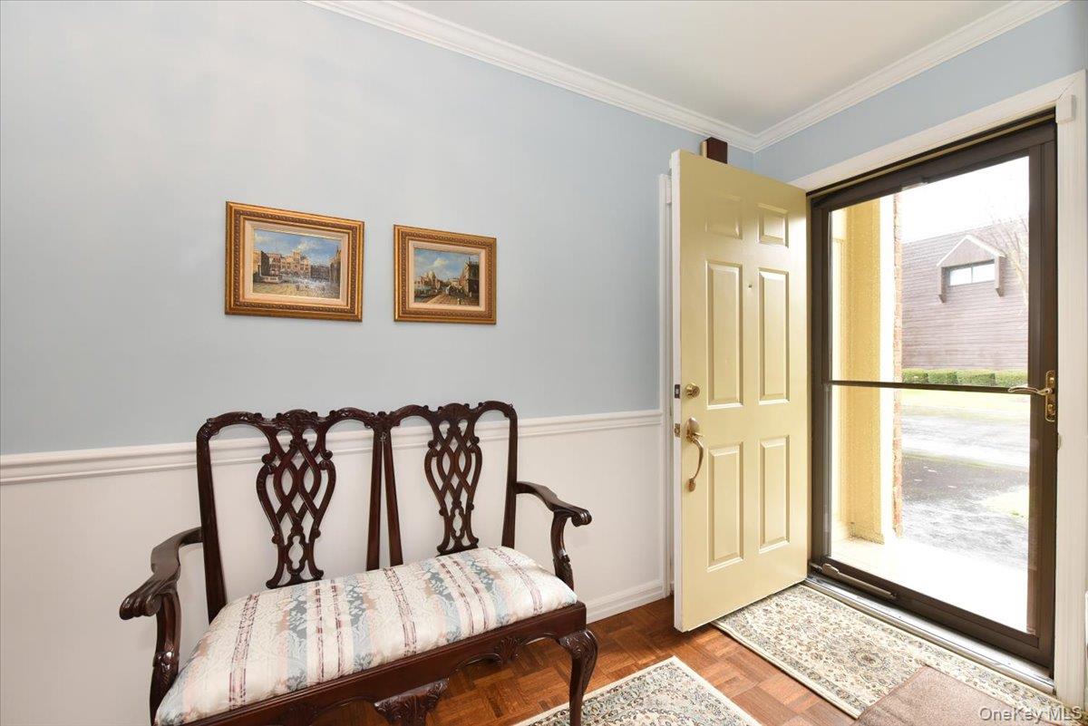 #2 photo, 10 Southgate Circle, Massapequa Park , NY 11762