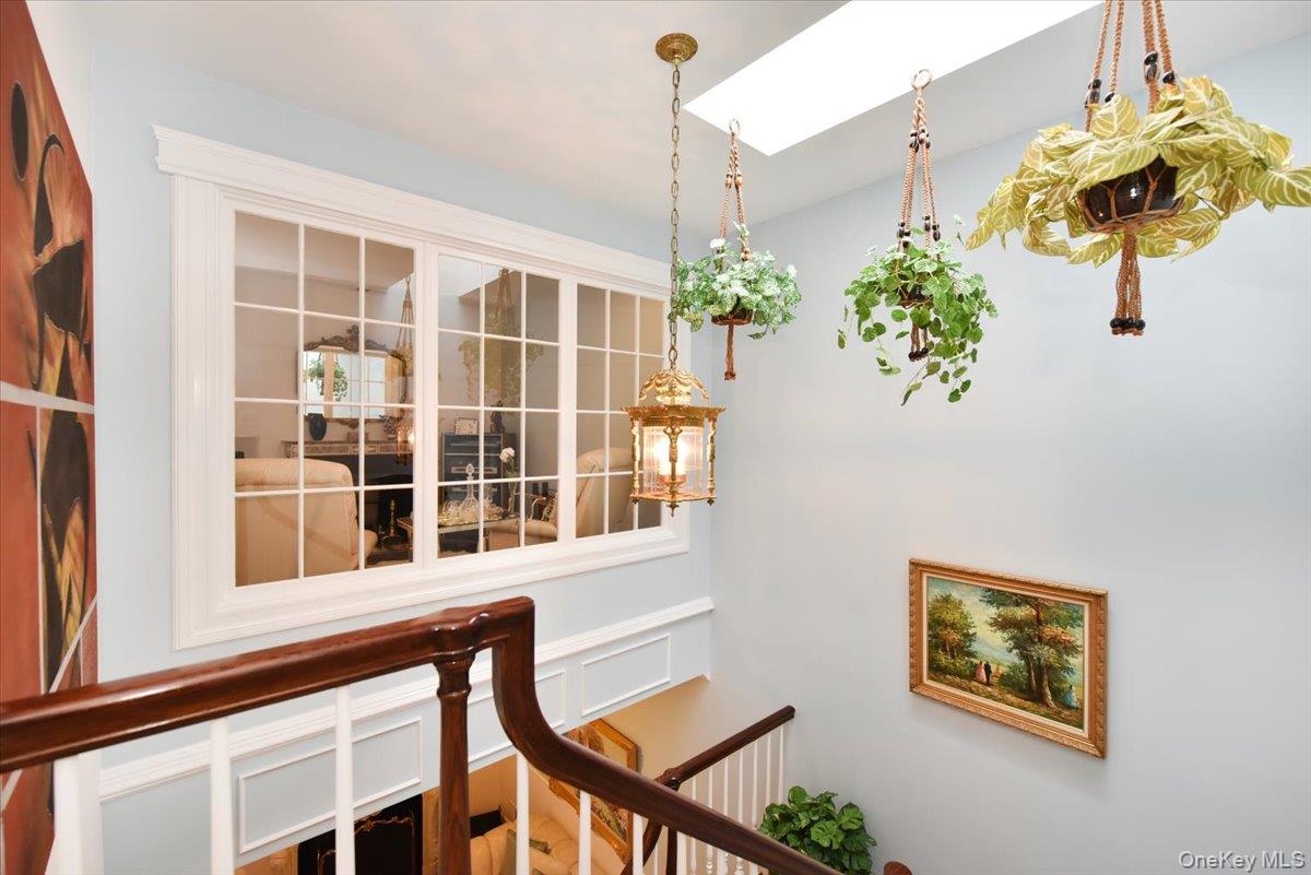 #20 photo, 10 Southgate Circle, Massapequa Park , NY 11762