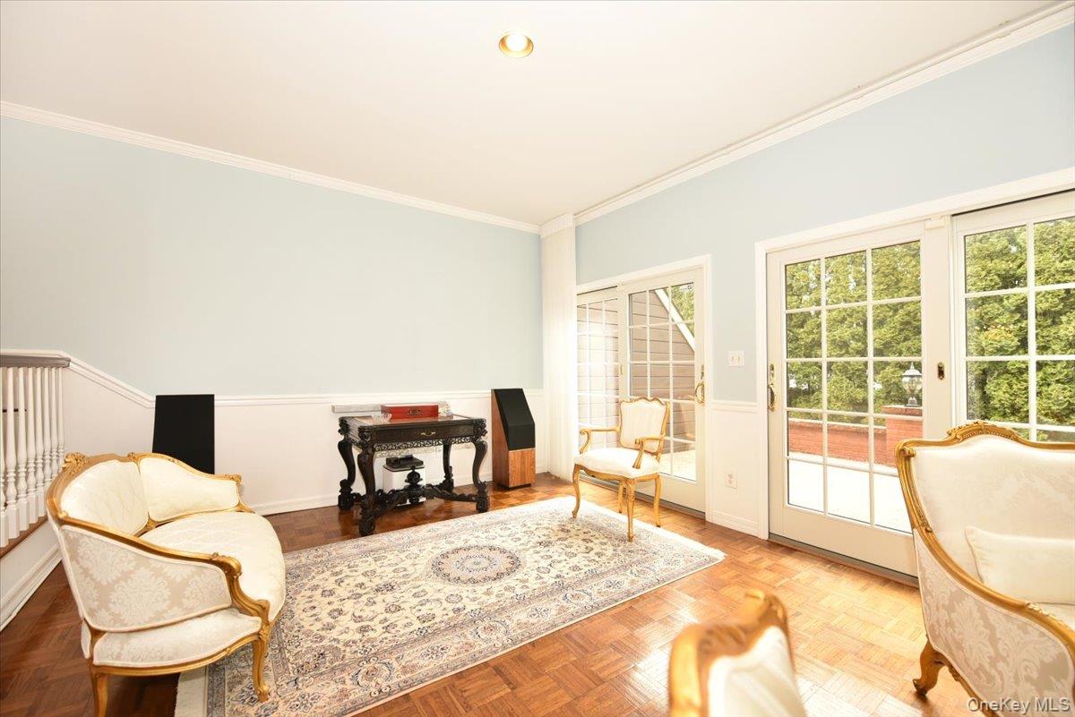 #4 photo, 10 Southgate Circle, Massapequa Park , NY 11762