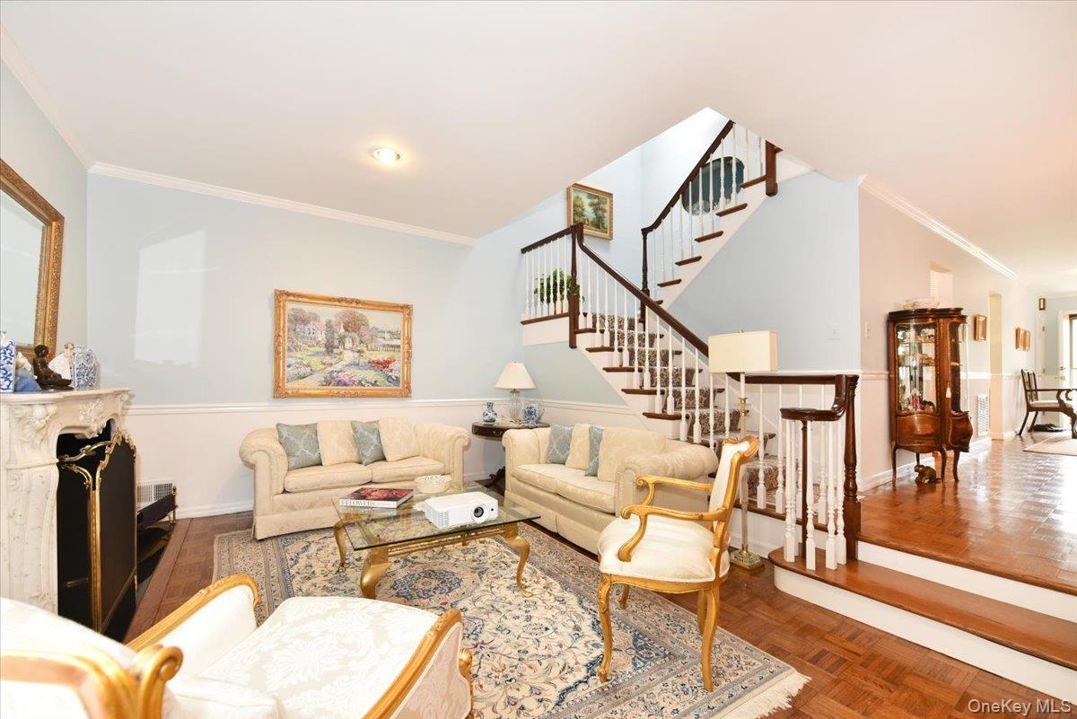 #6 photo, 10 Southgate Circle, Massapequa Park , NY 11762