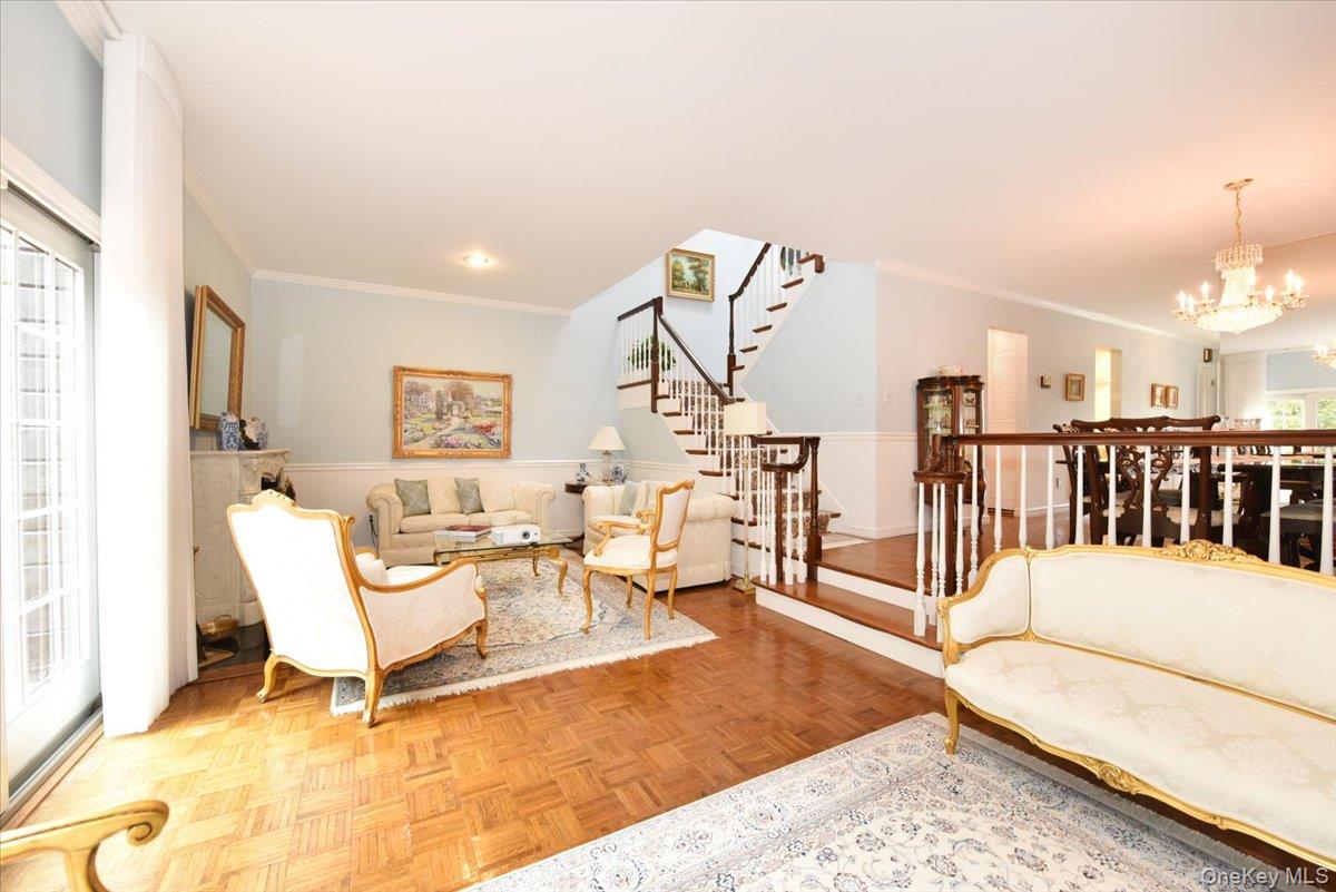 #9 photo, 10 Southgate Circle, Massapequa Park , NY 11762