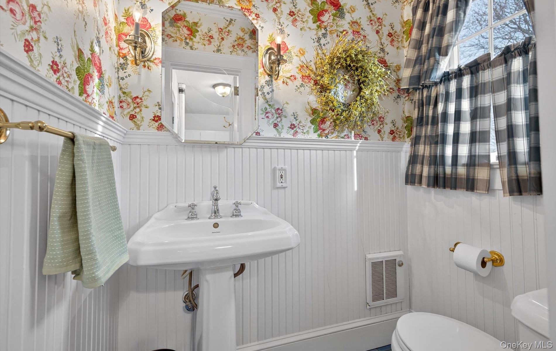 #12 photo, 1174 5th Avenue, East Northport , NY 11731