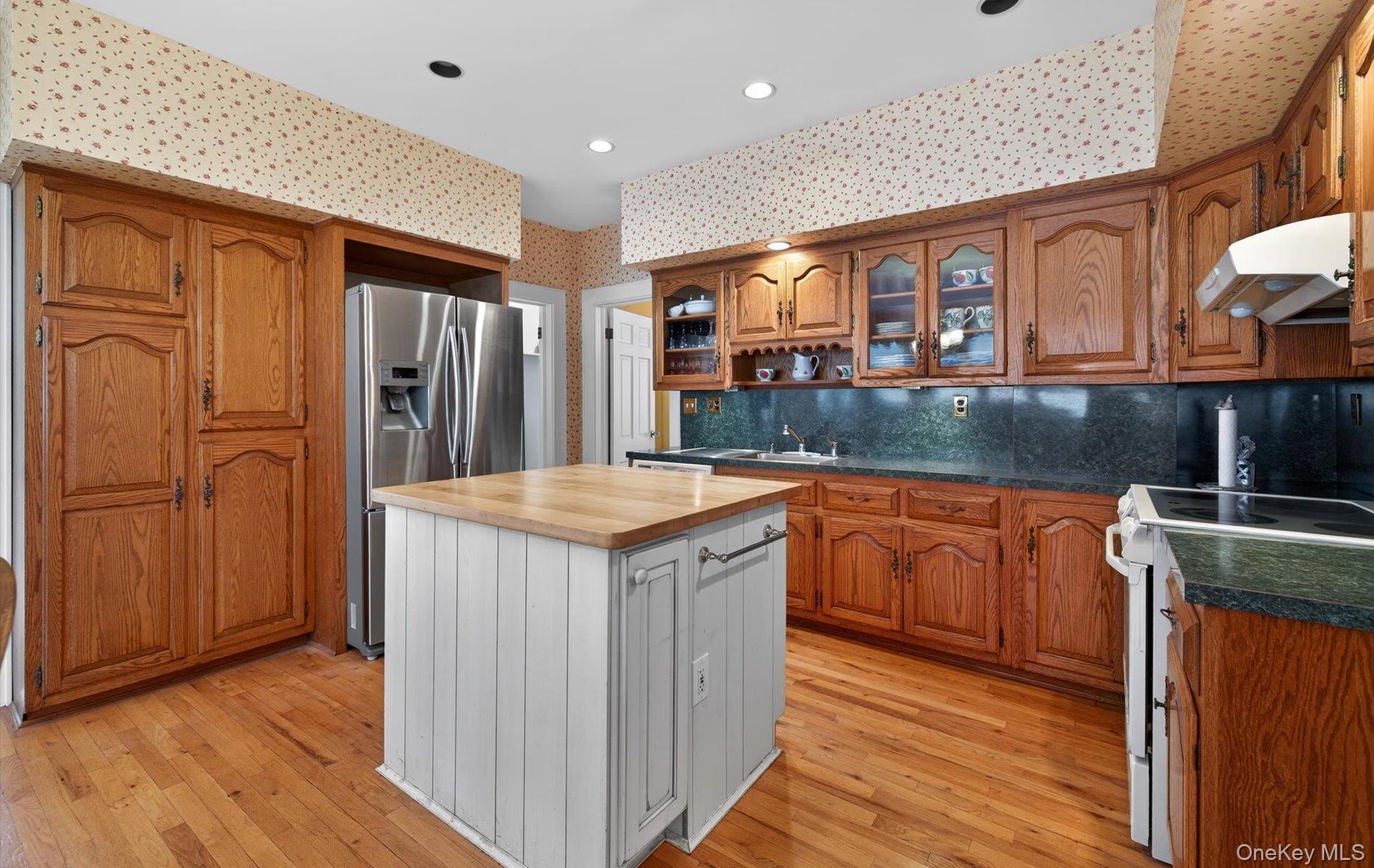 #14 photo, 1174 5th Avenue, East Northport , NY 11731