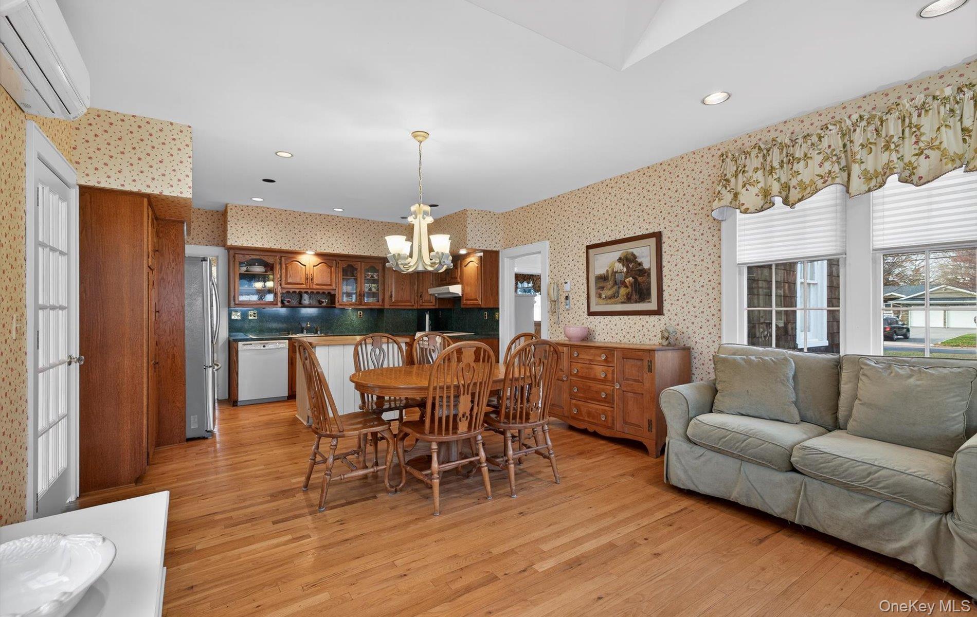 #18 photo, 1174 5th Avenue, East Northport , NY 11731