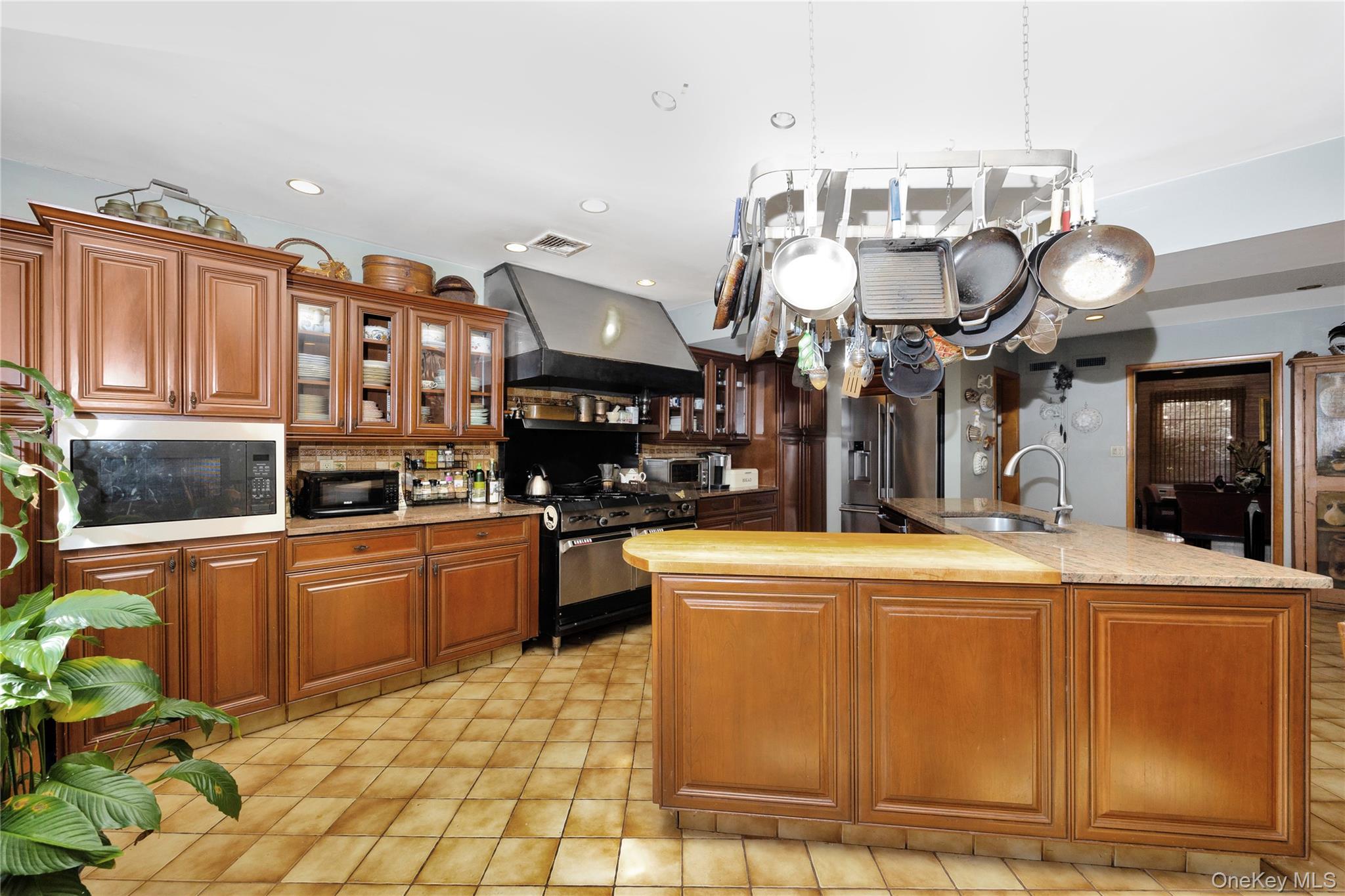 #17 photo, 164 Waverly Avenue, East Rockaway , NY 11518