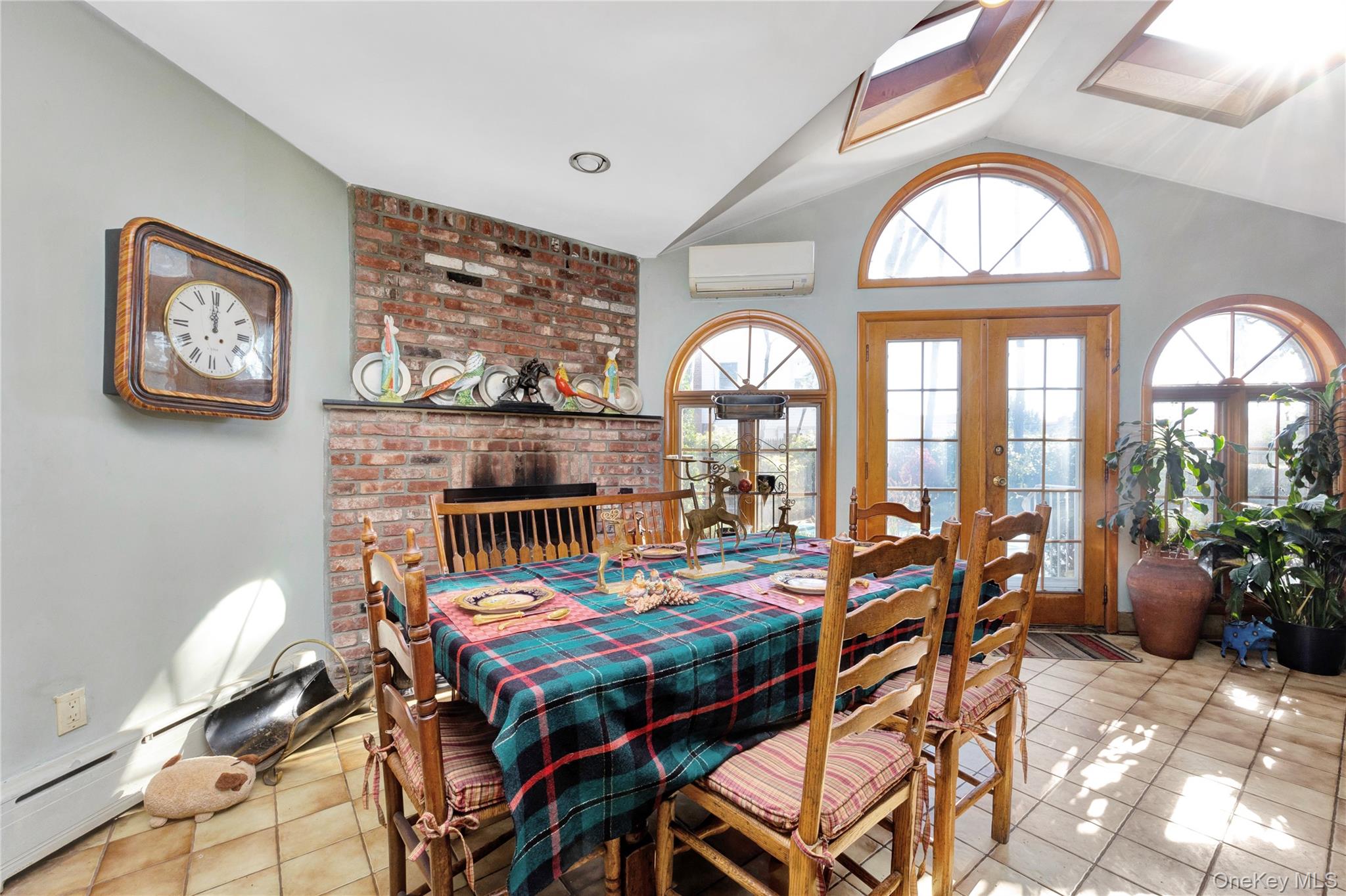 #19 photo, 164 Waverly Avenue, East Rockaway , NY 11518