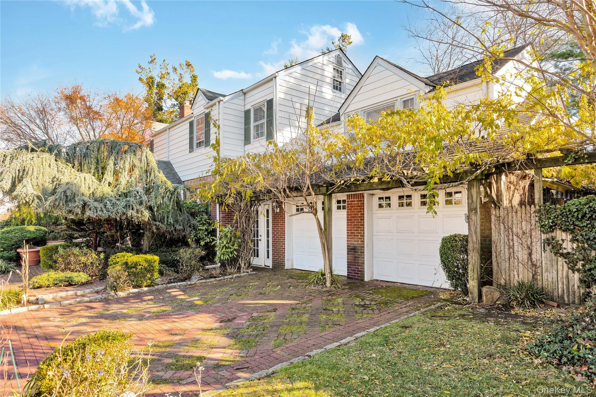 #2 photo, 164 Waverly Avenue, East Rockaway , NY 11518