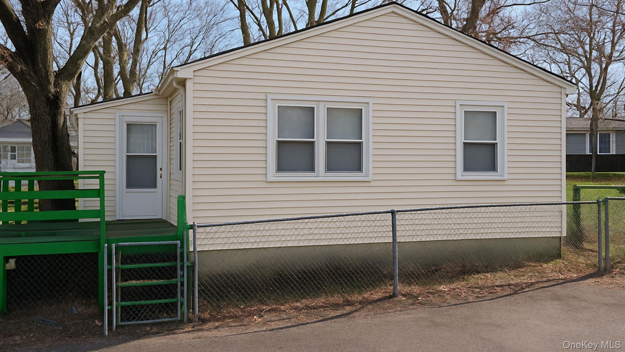 #1 photo, 56 Woodcliff Trail, सफ़ोक काउंटी Baiting Hollow , NY 11933