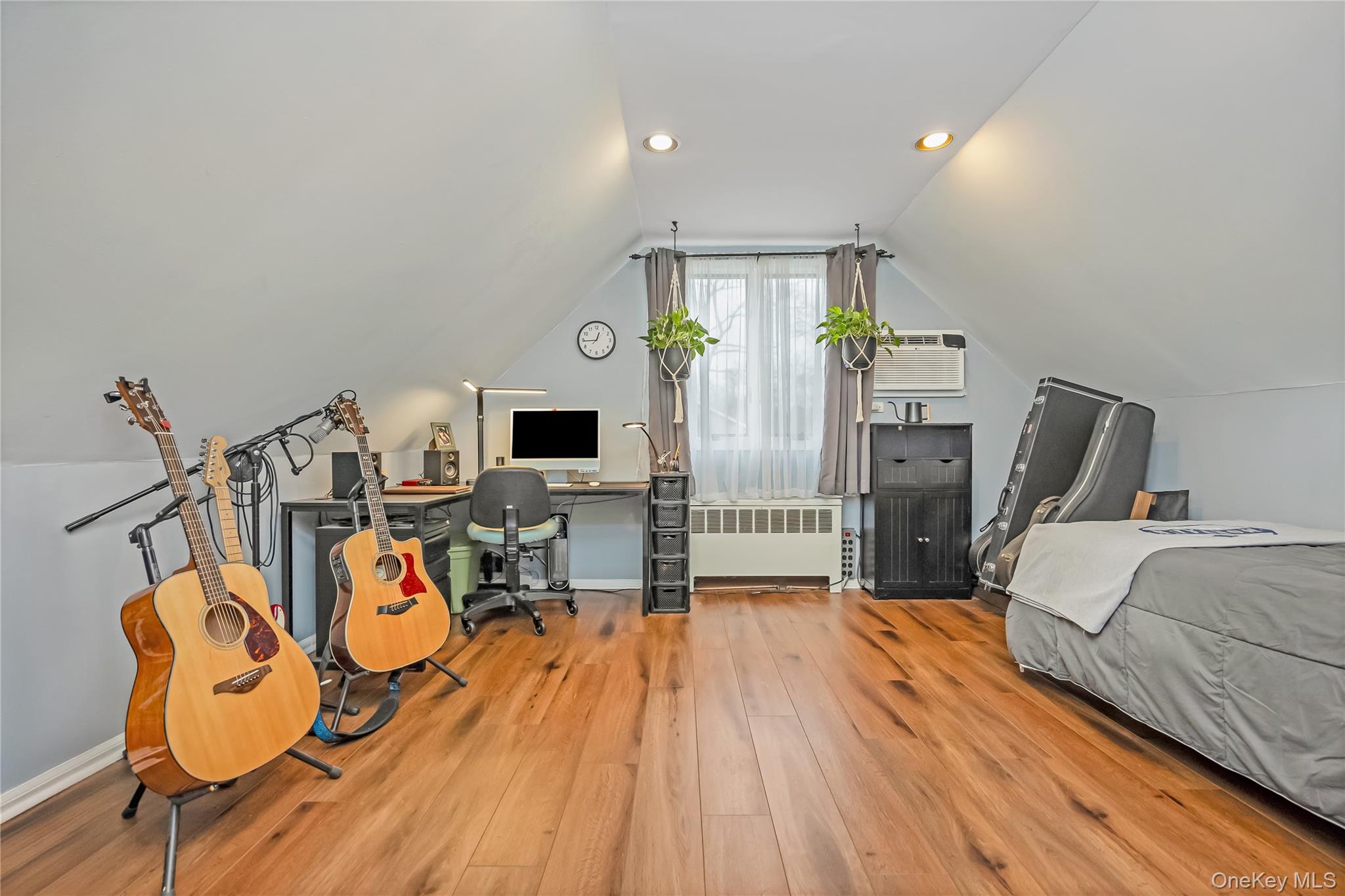 #16 photo, 10 Roxbury Street, Farmingdale , NY 11735