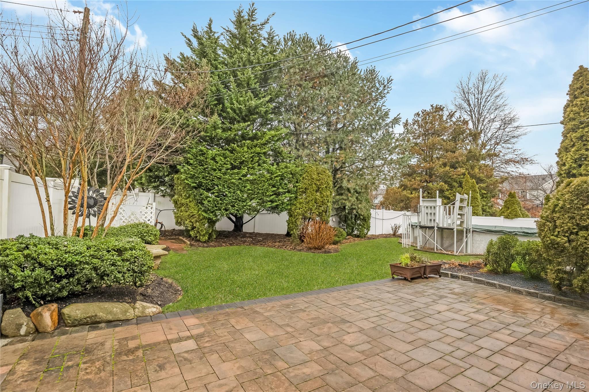 #19 photo, 10 Roxbury Street, Farmingdale , NY 11735