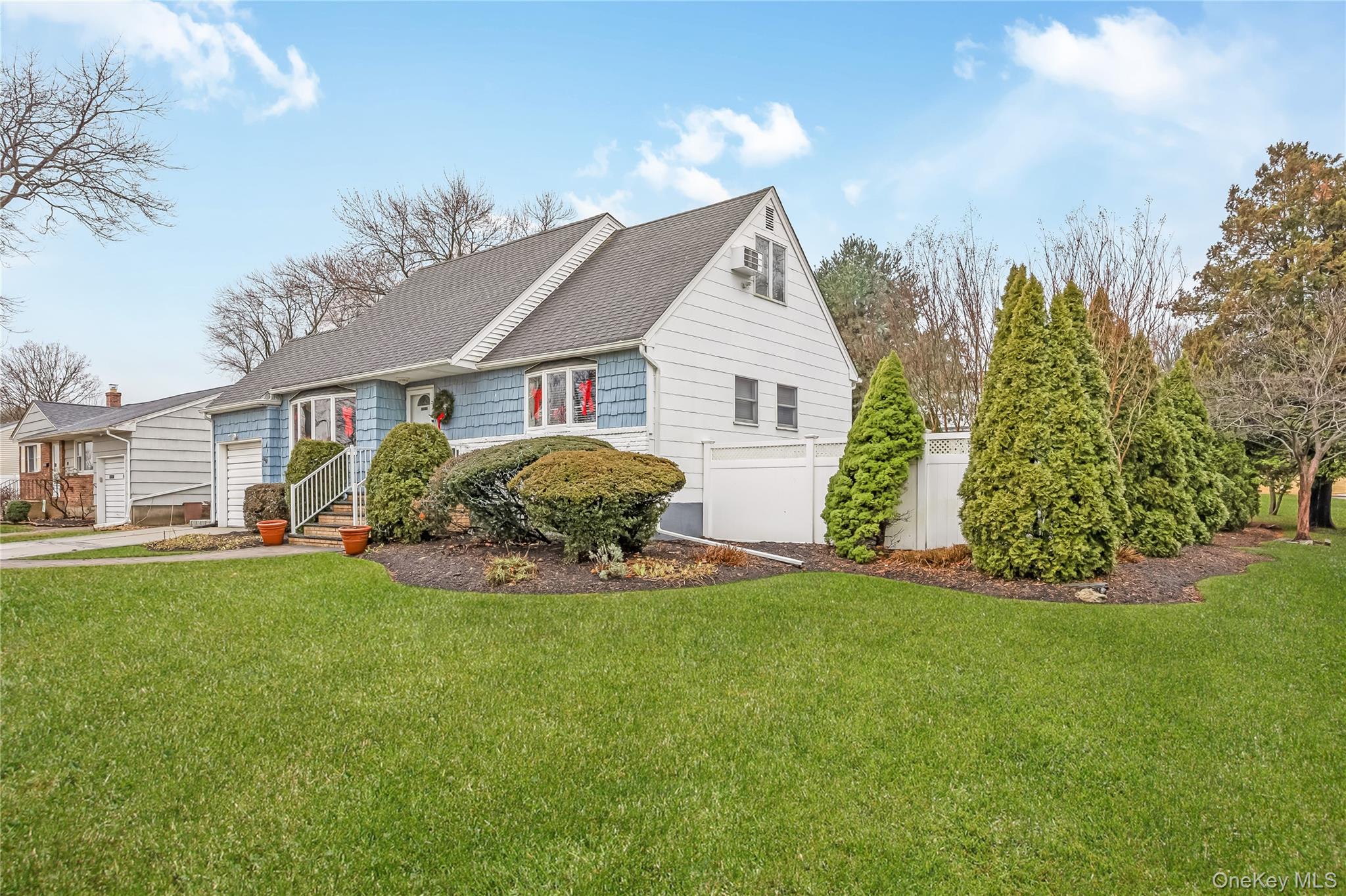 #2 photo, 10 Roxbury Street, Farmingdale , NY 11735