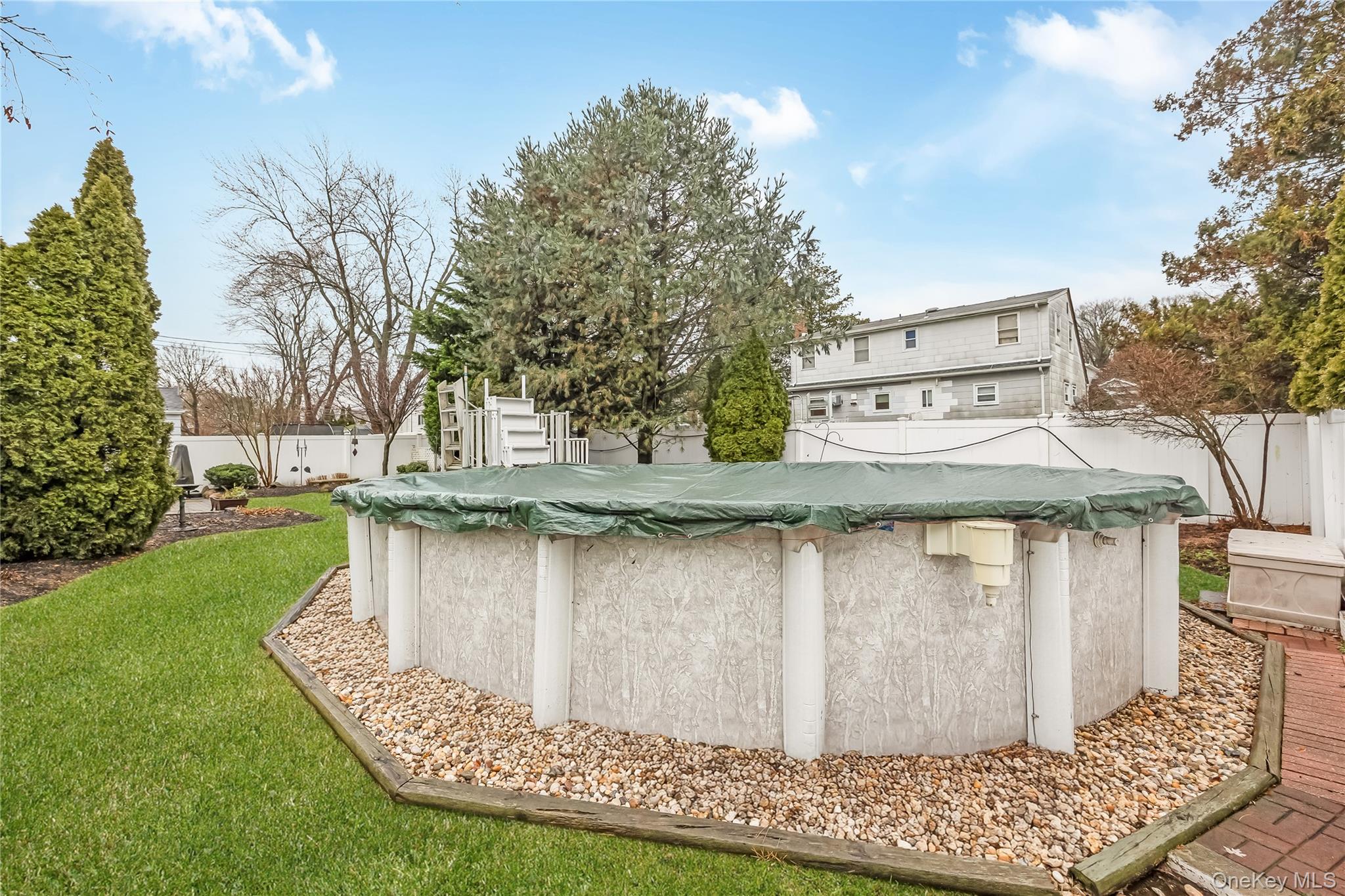 #20 photo, 10 Roxbury Street, Farmingdale , NY 11735