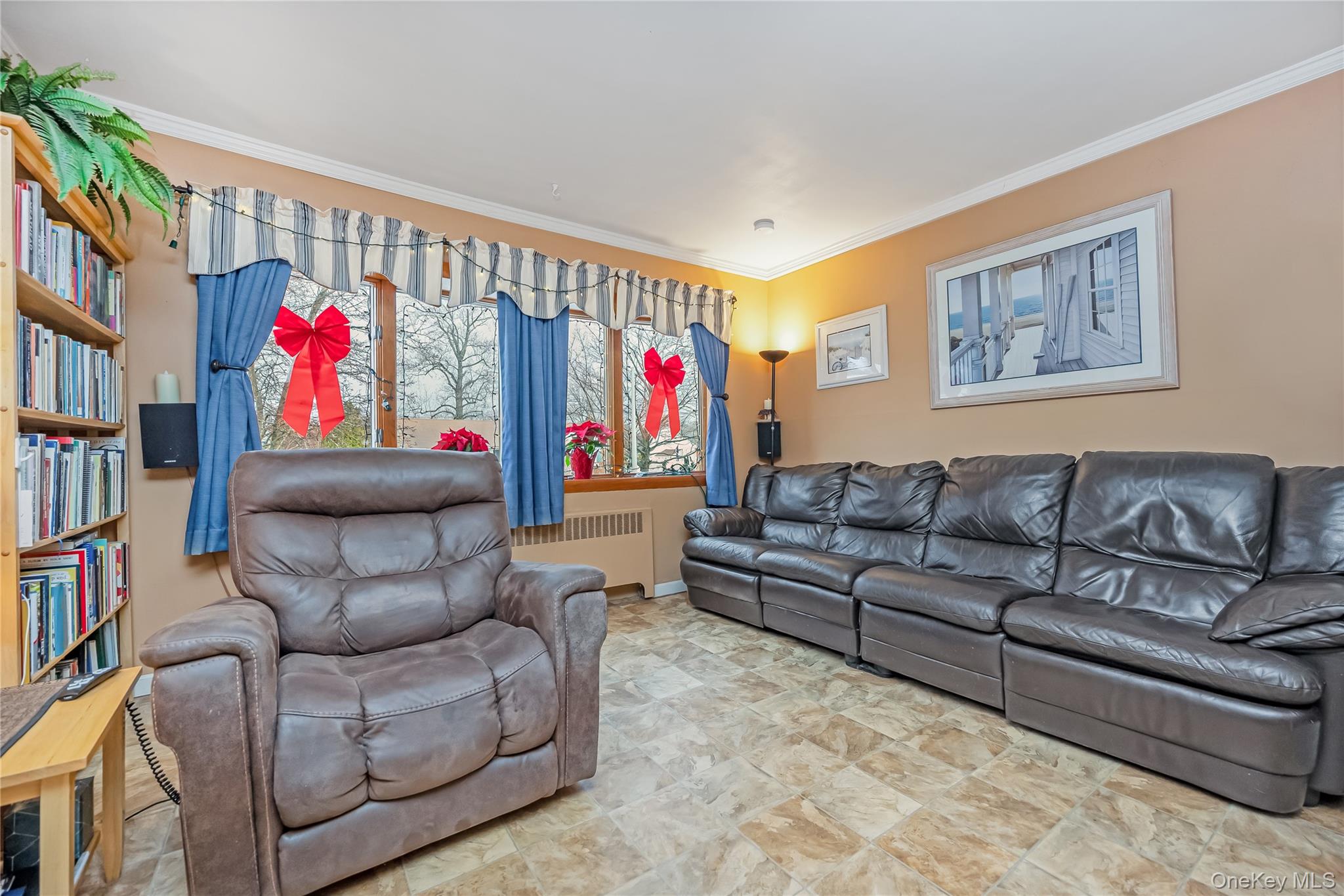 #4 photo, 10 Roxbury Street, Farmingdale , NY 11735