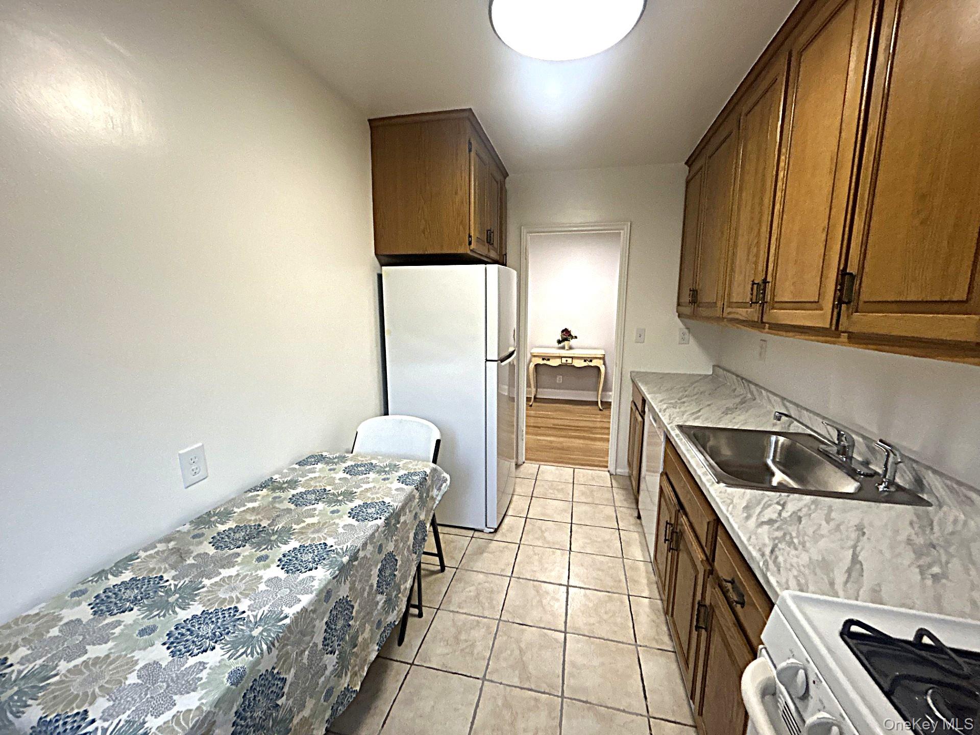 #8 photo, 70 Lawrence Court, 纽约州 White Plains , NY 10603