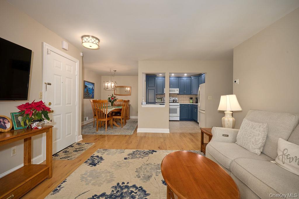 #4 photo, 1 Huntington Circle, Peekskill , NY 10566