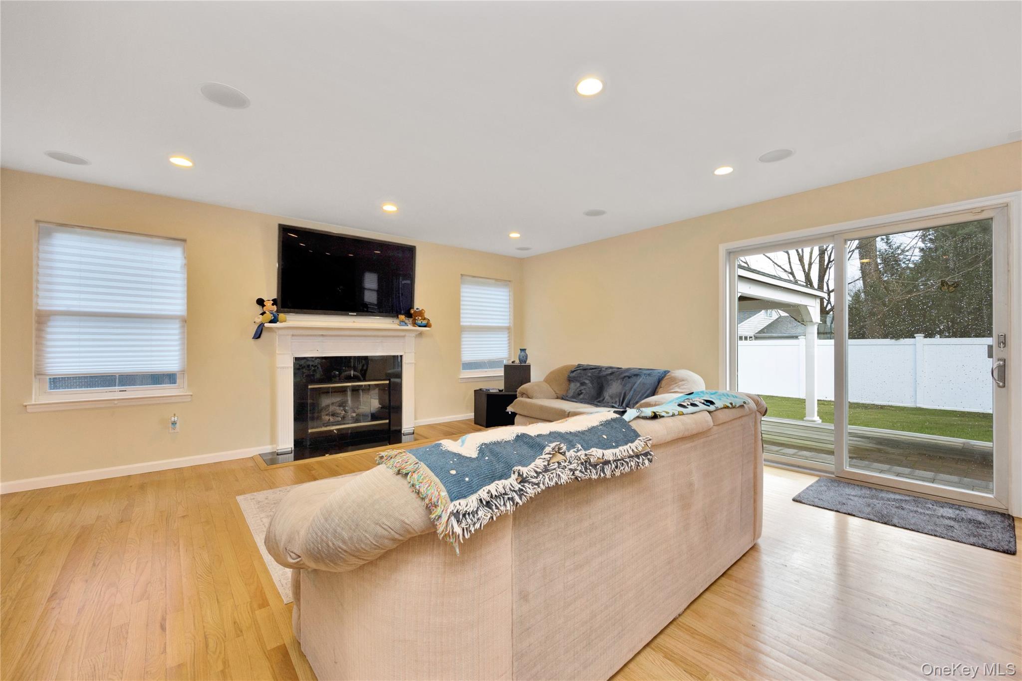 #19 photo, 107 James Street, North Massapequa , NY 11758