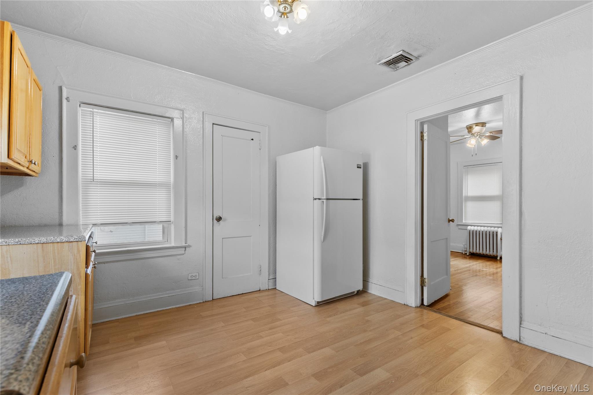 #11 photo, 264 Laurelton Boulevard, 롱 아일랜드 Long Beach , NY 11561